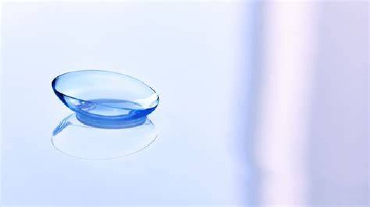 ソフトコンタクトとプール：知っておくべき危険性と正しい対策